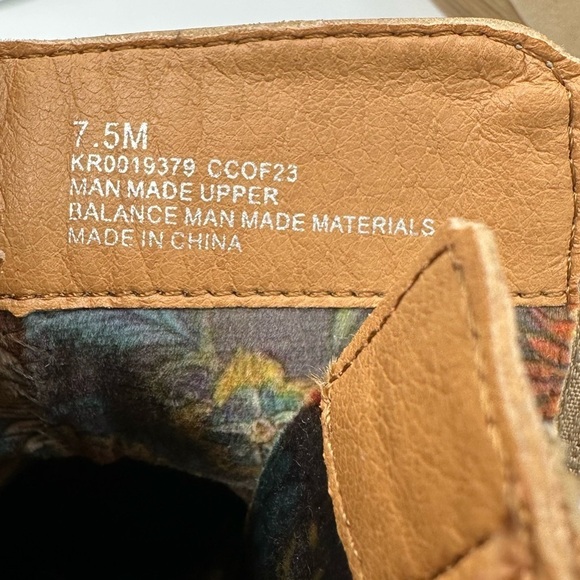 KORKS women’s size 7.5 Heidi Booties in cream NWOB - Picture 10 of 11